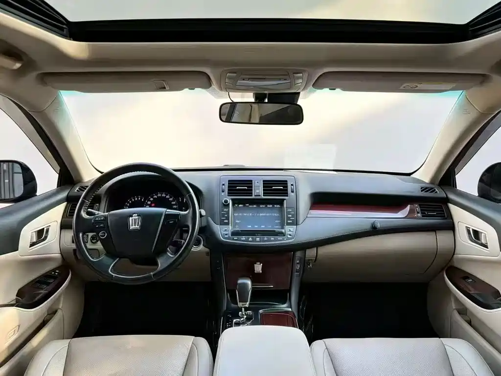 Toyota Crown — миниатюра 5