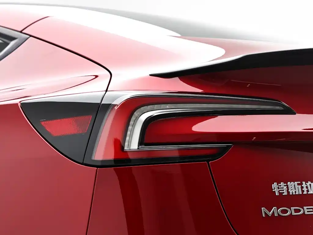 Tesla Model 3 — миниатюра 7