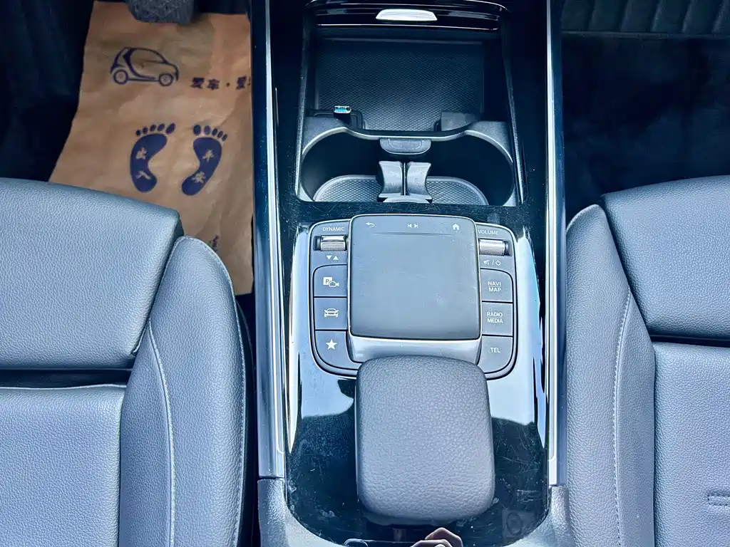 Mercedes-Benz GLA — миниатюра 12