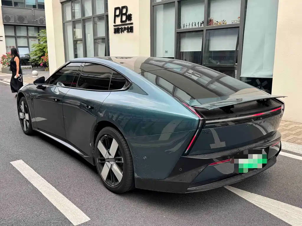 XPeng P7 — миниатюра 24