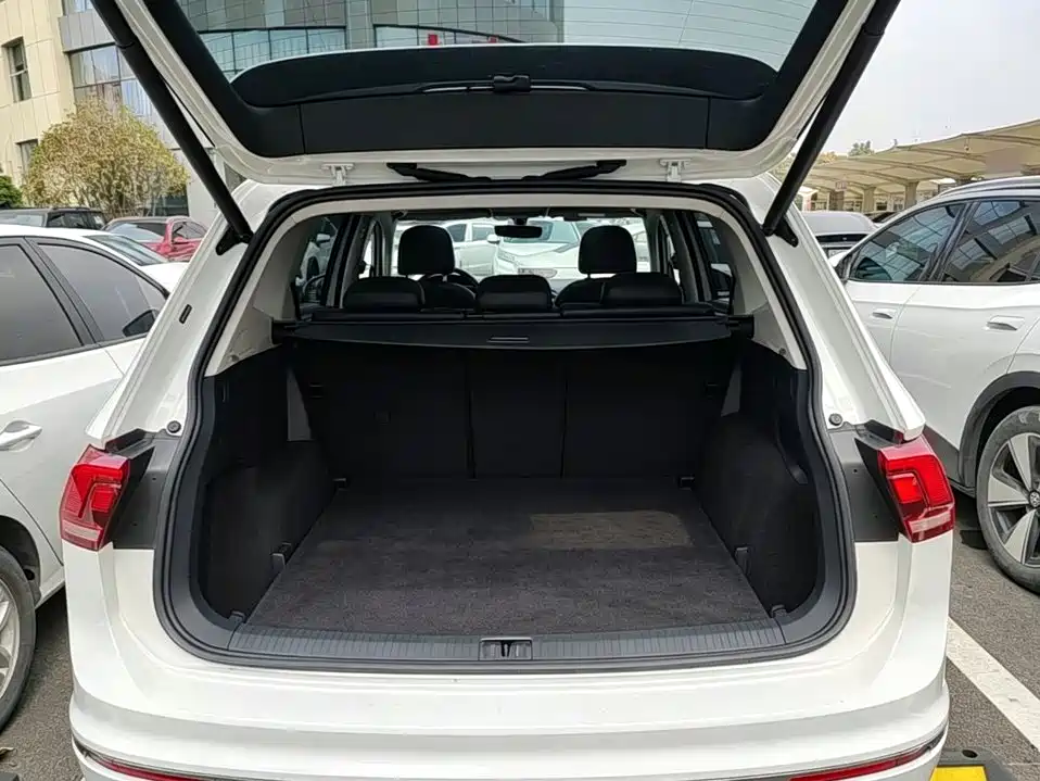 Volkswagen Tiguan L — миниатюра 19
