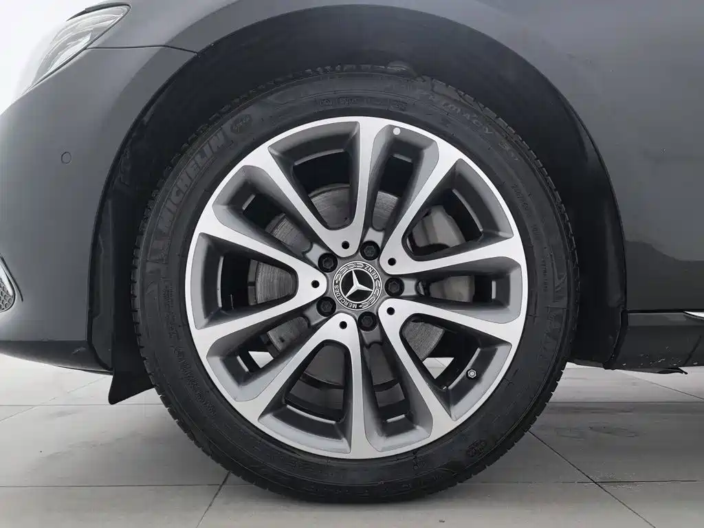 Mercedes-Benz E-Class — миниатюра 17