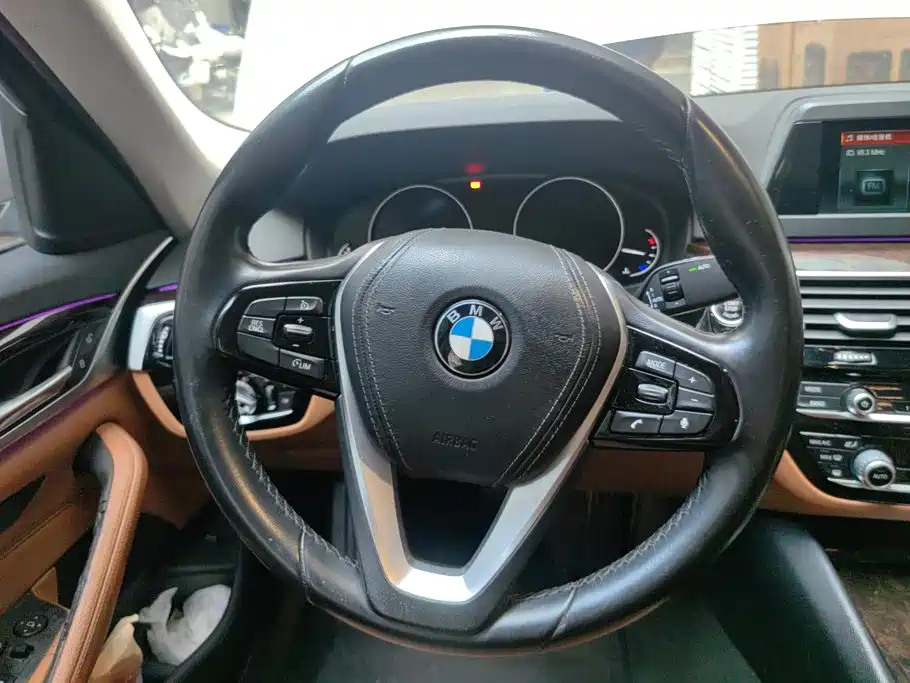 BMW 5 Series — миниатюра 15