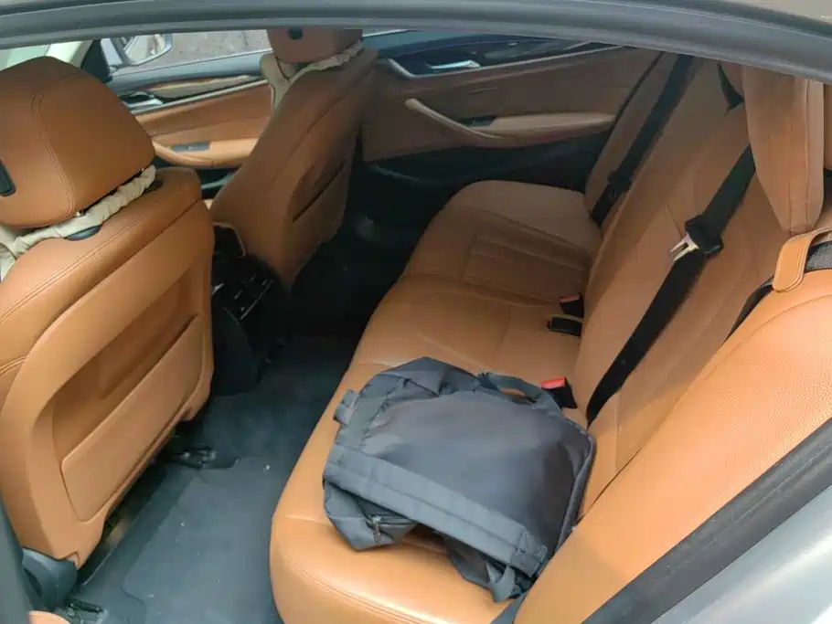 BMW 5 Series — миниатюра 11