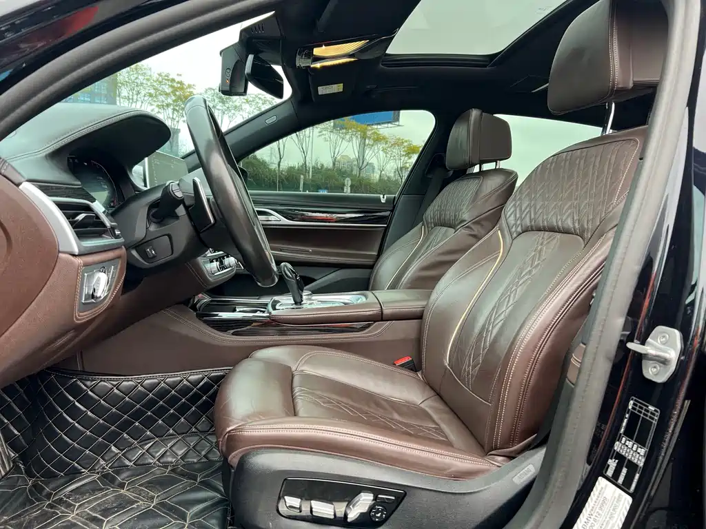 BMW 7 Series — миниатюра 8