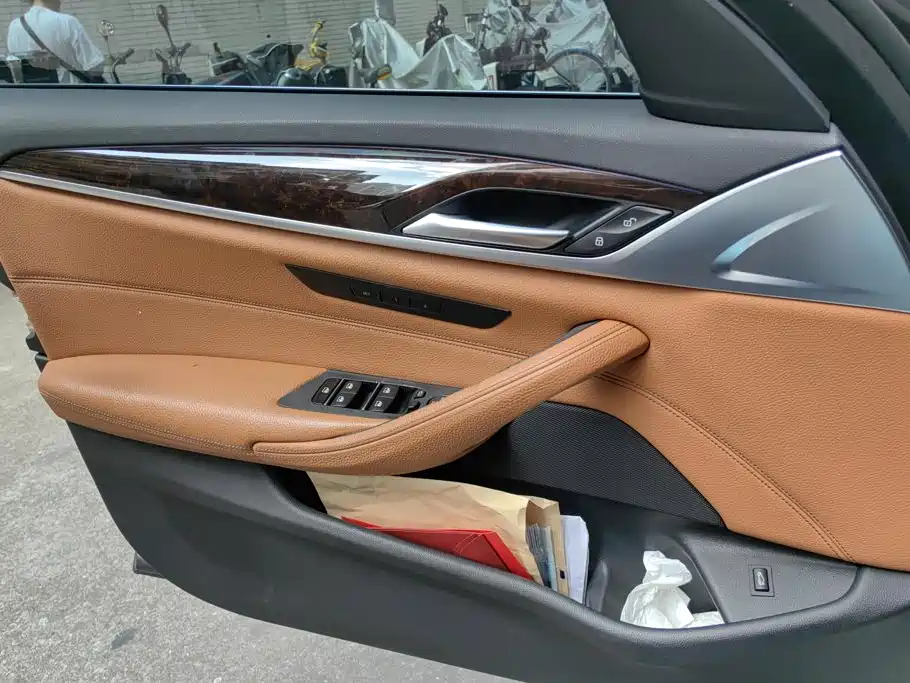 BMW 5 Series — миниатюра 7
