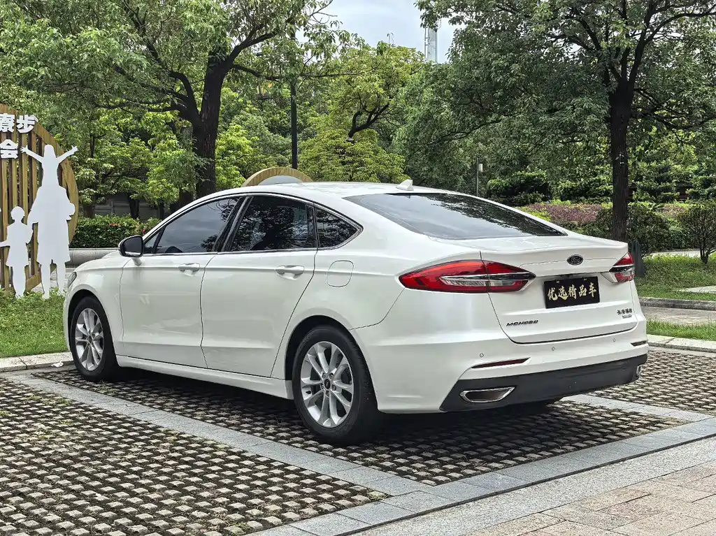 Ford Mondeo — миниатюра 7