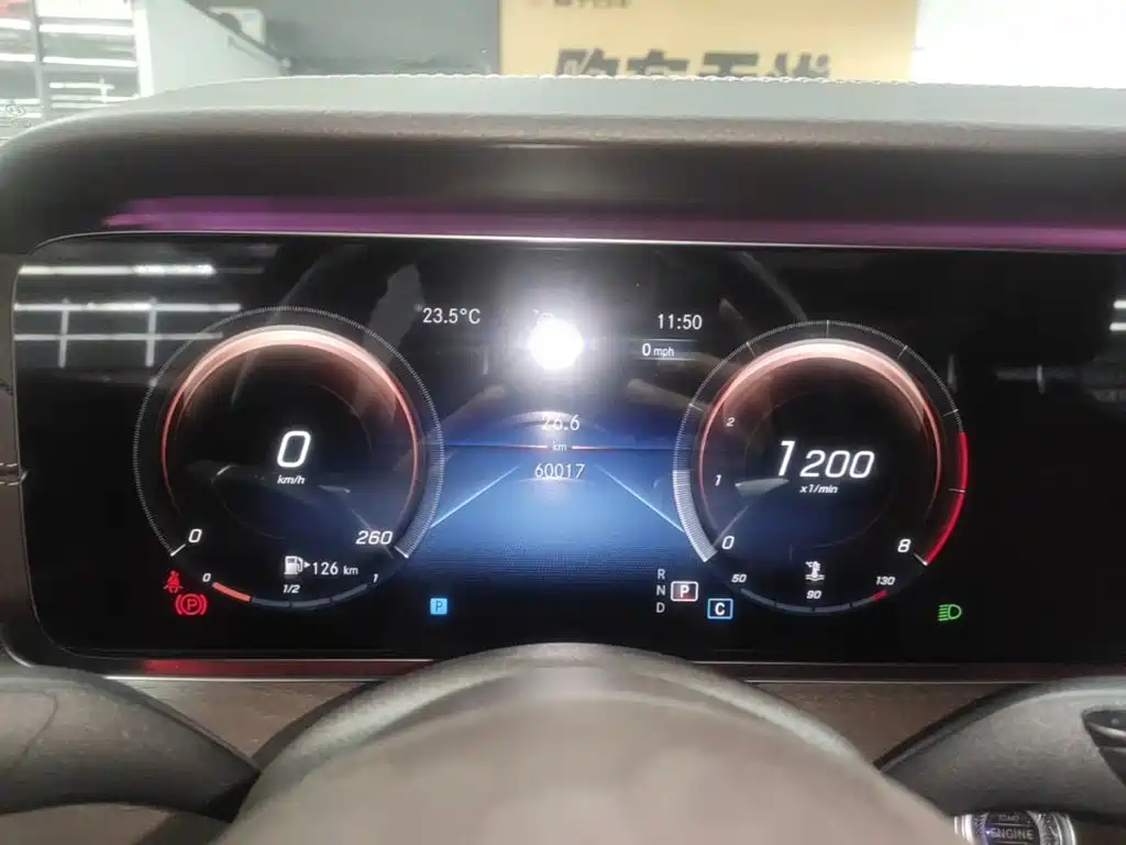 Mercedes-Benz E-Class — миниатюра 12