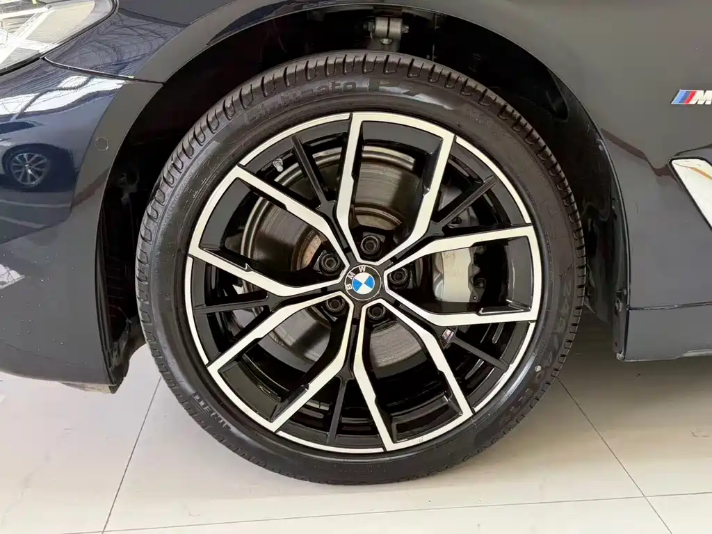 BMW 5 Series — миниатюра 11