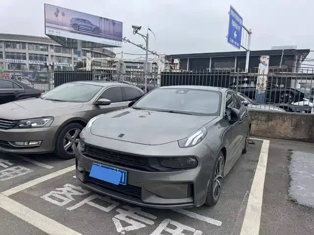 Lynk & Co 03