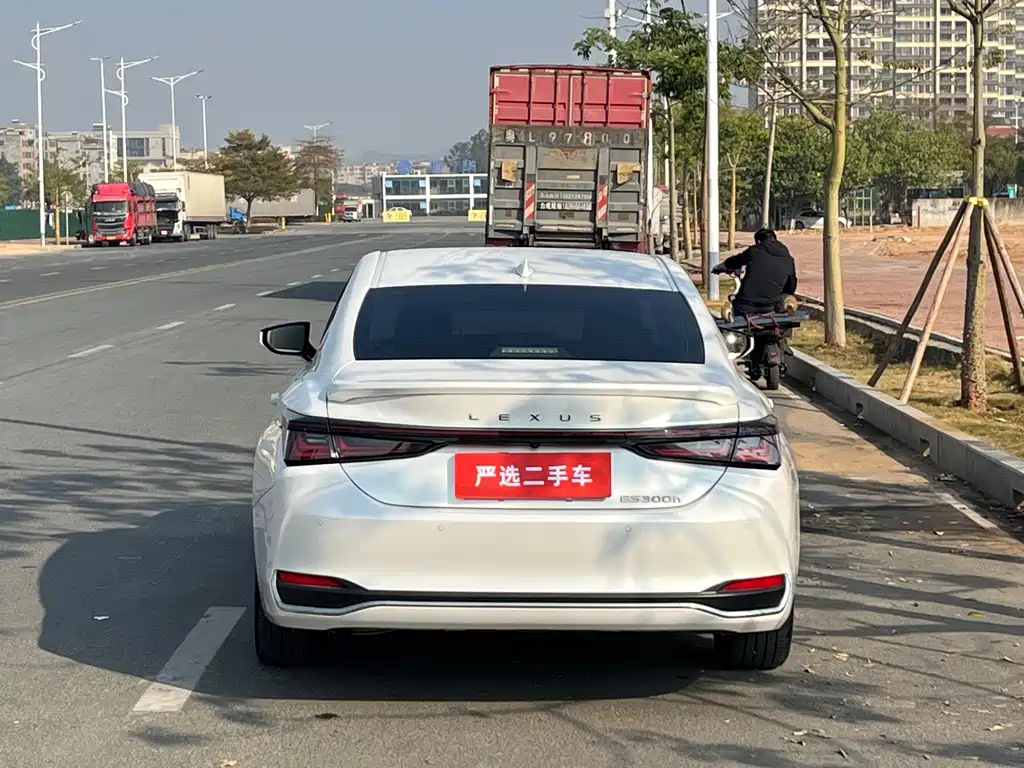 LEXUS ES