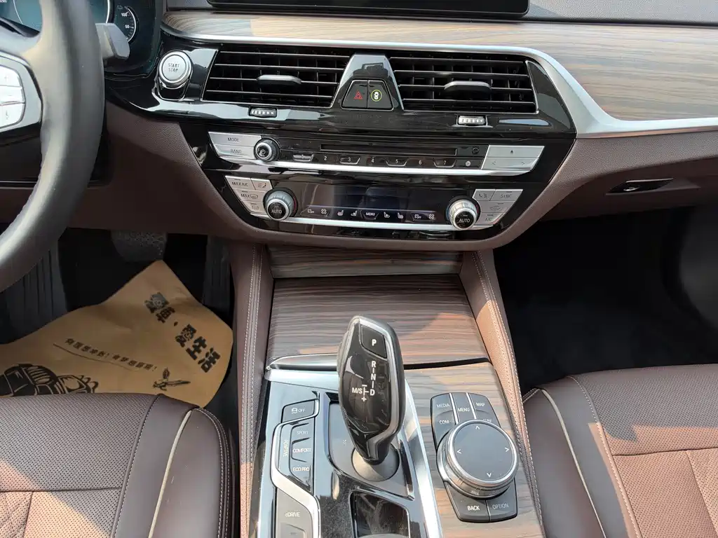 BMW 5 Series New Energy — миниатюра 18