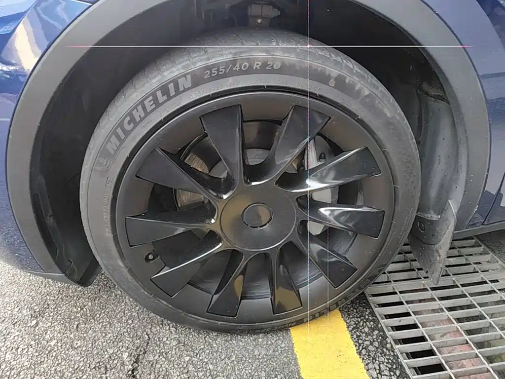 Tesla Model Y — миниатюра 23