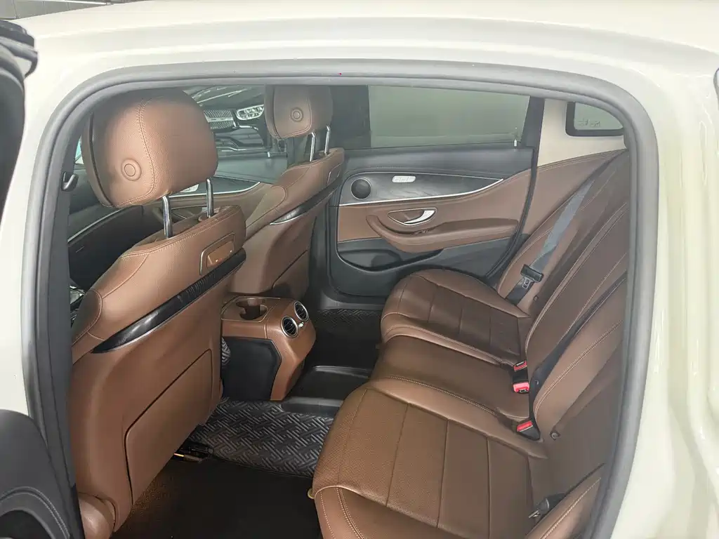 Mercedes-Benz E-Class — миниатюра 4
