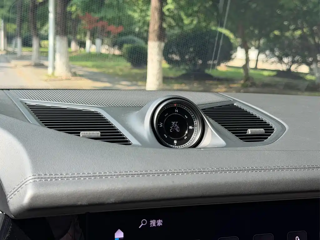 Porsche Cayenne — миниатюра 16