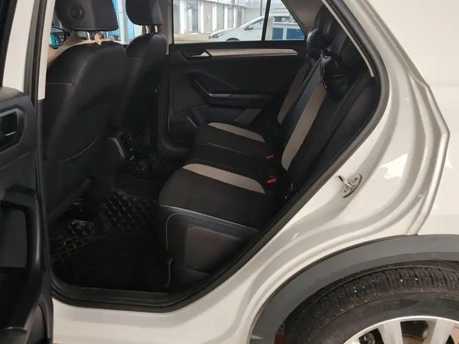 Volkswagen T-Roc — миниатюра 11