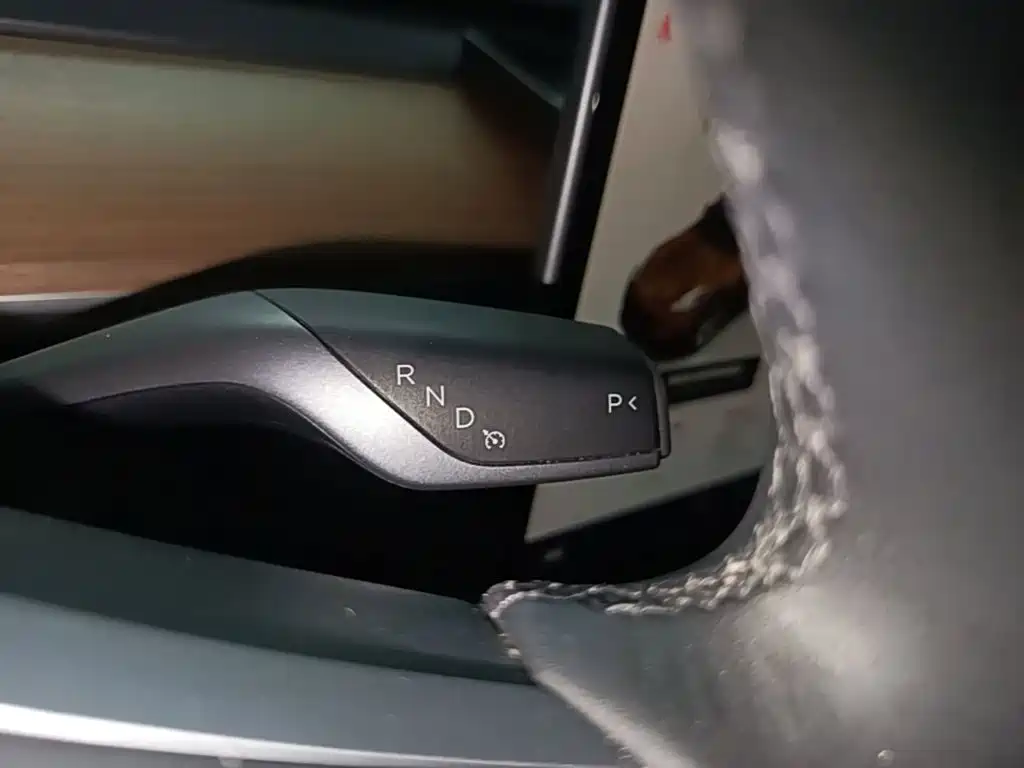 Tesla Model Y — миниатюра 14