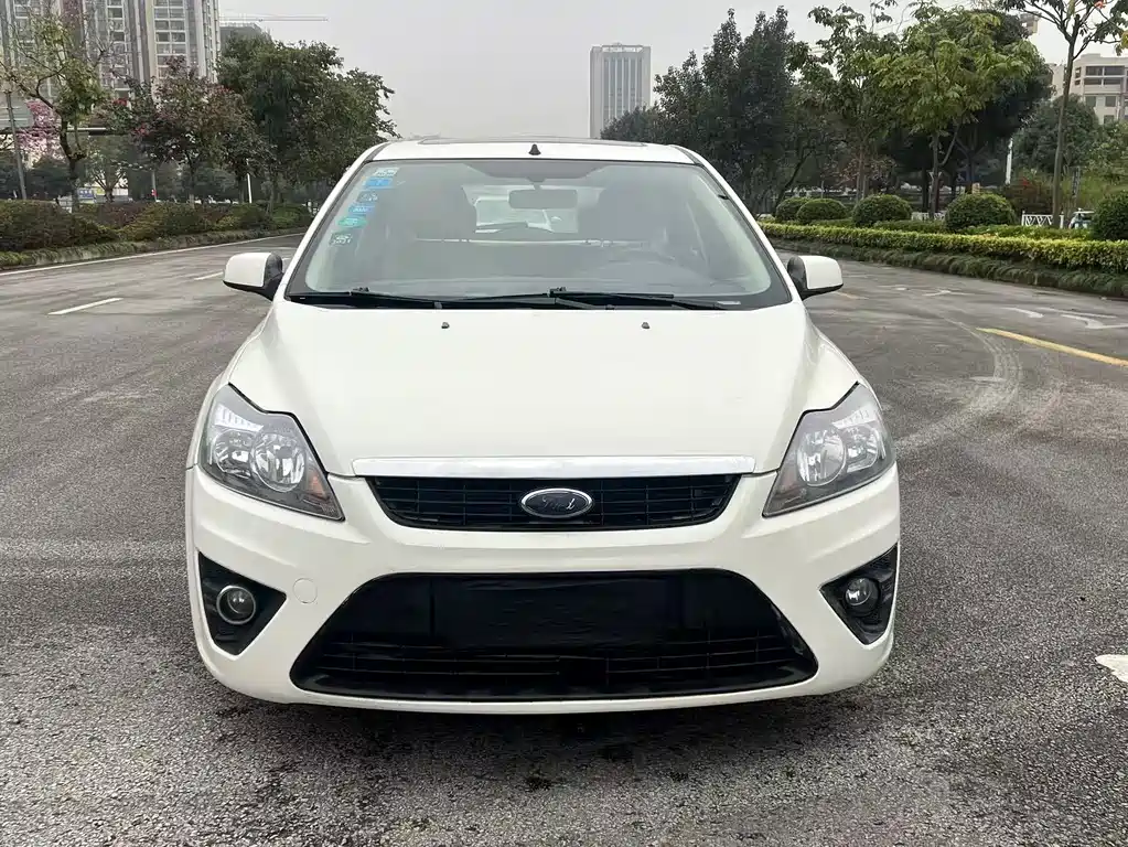 Ford Focus 2012 1.8L AT