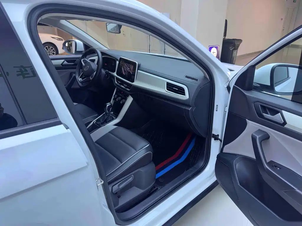 VOLKSWAGEN T ROC EXPLORING SONGS