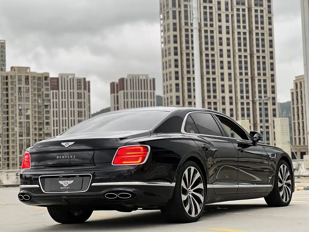 Bentley Flying Spur — миниатюра 12