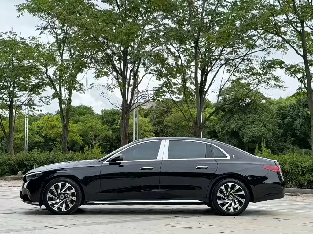 Mercedes-Benz E-Class — миниатюра 3