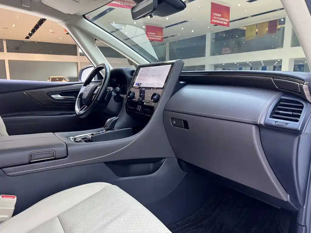 Toyota Vellfire — миниатюра 29