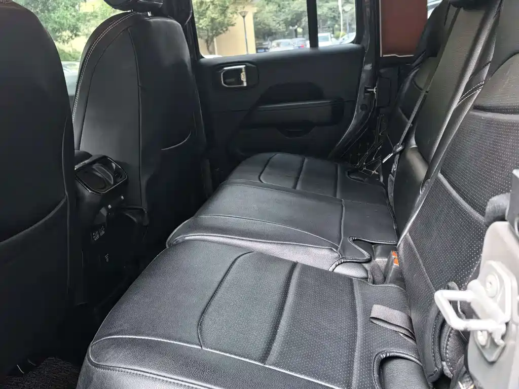 Jeep Wrangler PHEV — миниатюра 9