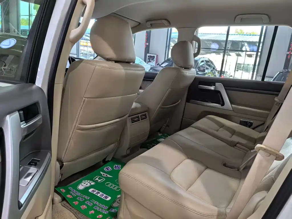 Toyota Land Cruiser 4.0L V6 Middle East Base Edition, фото 11