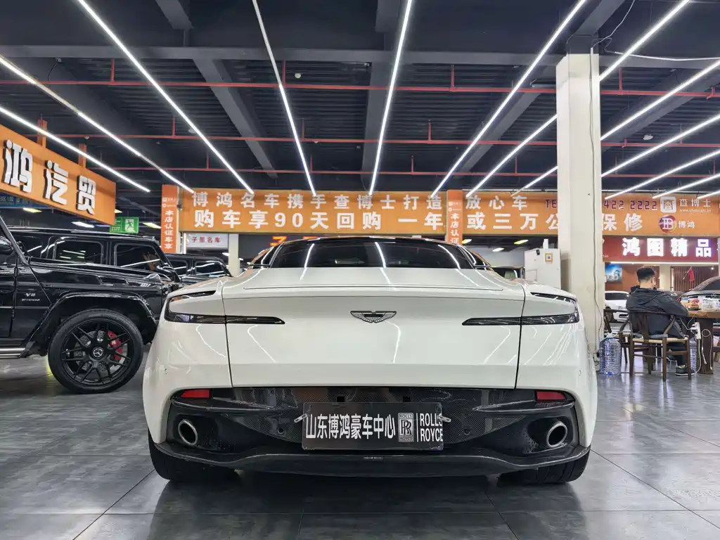 Aston Martin DB11 — миниатюра 13