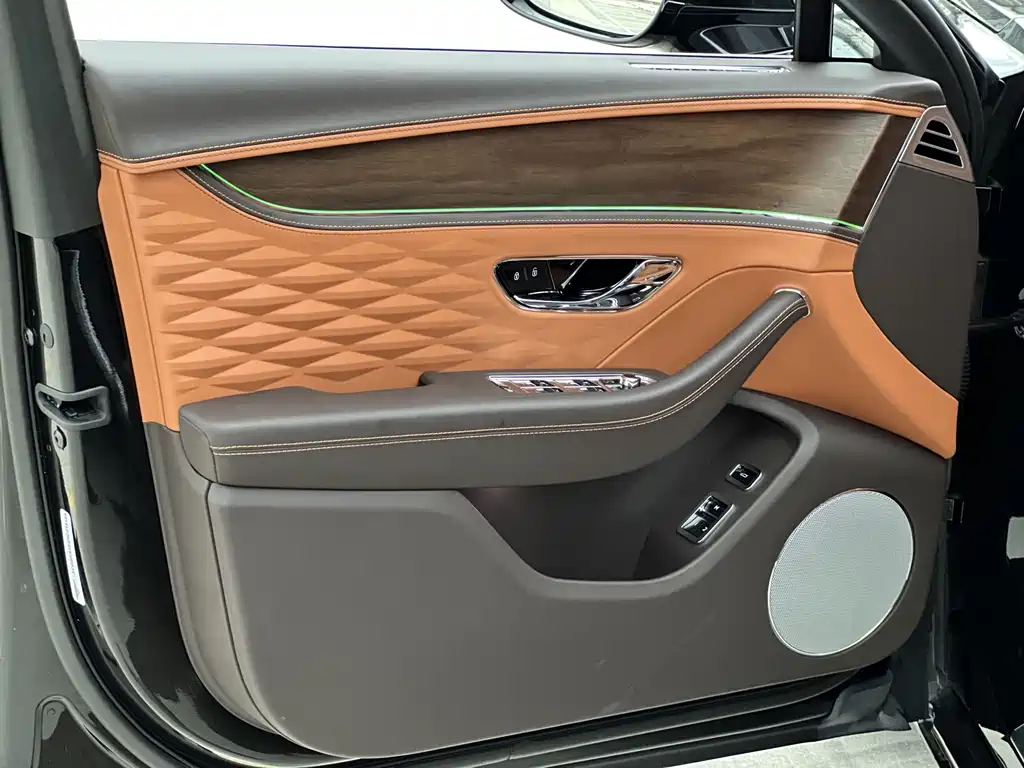Bentley Flying Spur — миниатюра 15