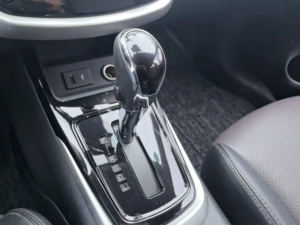 Nissan Tiida — миниатюра 14