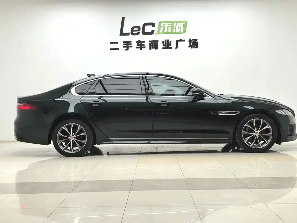 Jaguar XFL — миниатюра 3