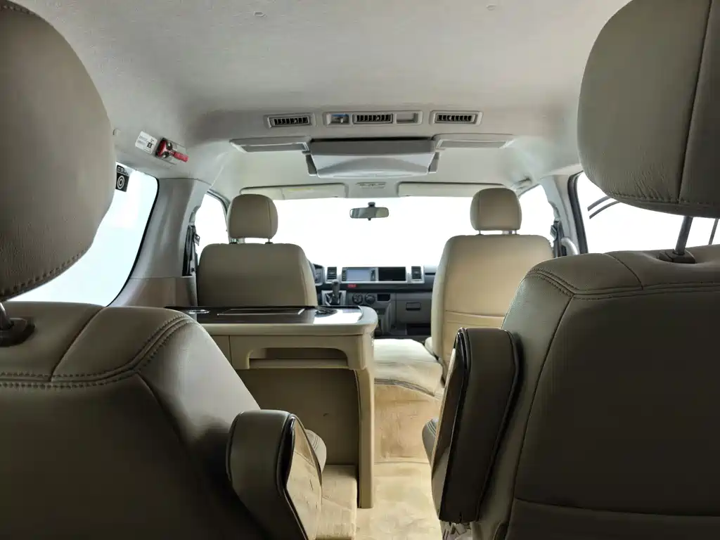 Toyota Hiace — миниатюра 17