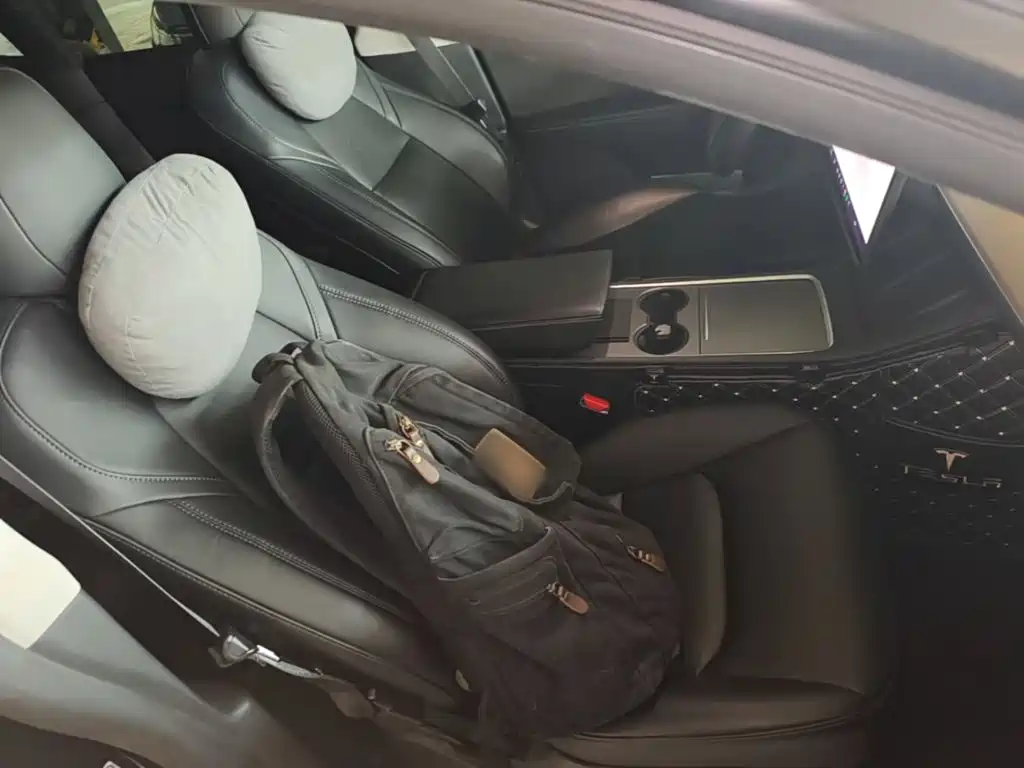 Tesla Model Y — миниатюра 25