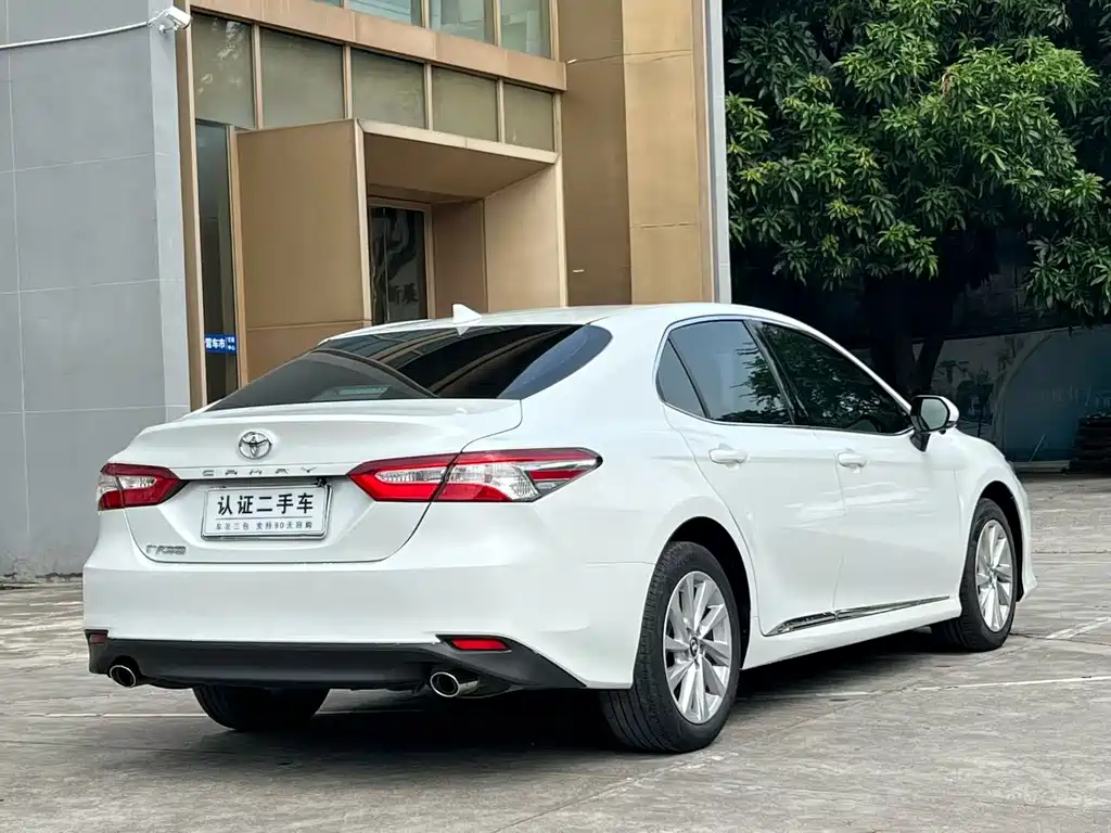 Toyota Camry — миниатюра 8