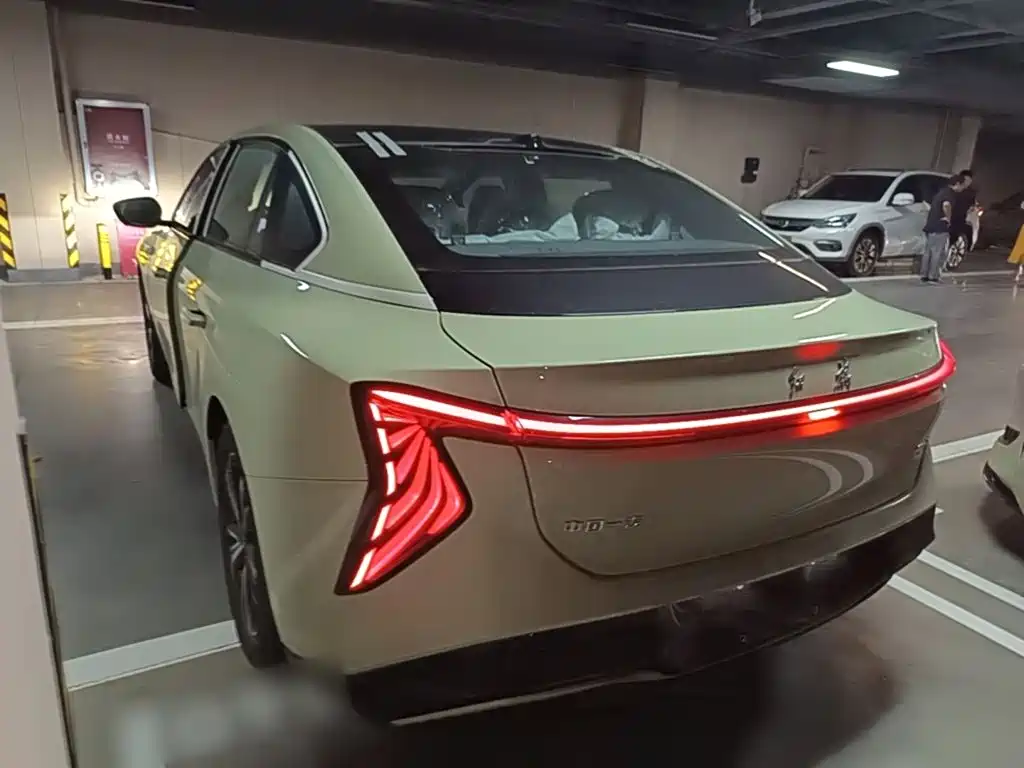 Hongqi EH7 2025 690