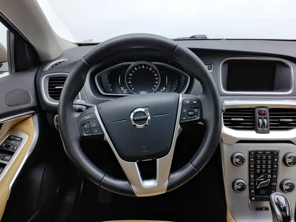 Volvo V40 — миниатюра 11