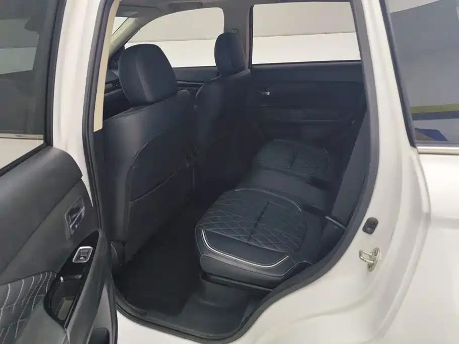 Mitsubishi Outlander — миниатюра 11