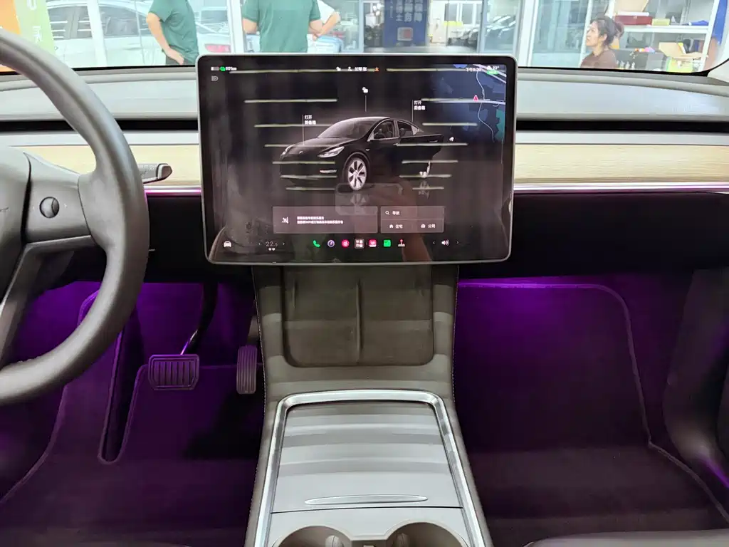 Tesla Model Y — миниатюра 13