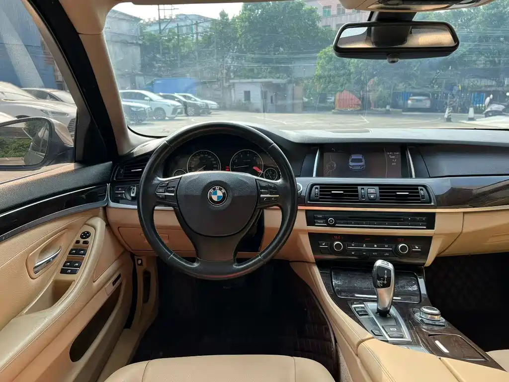 BMW 5 Series — миниатюра 4