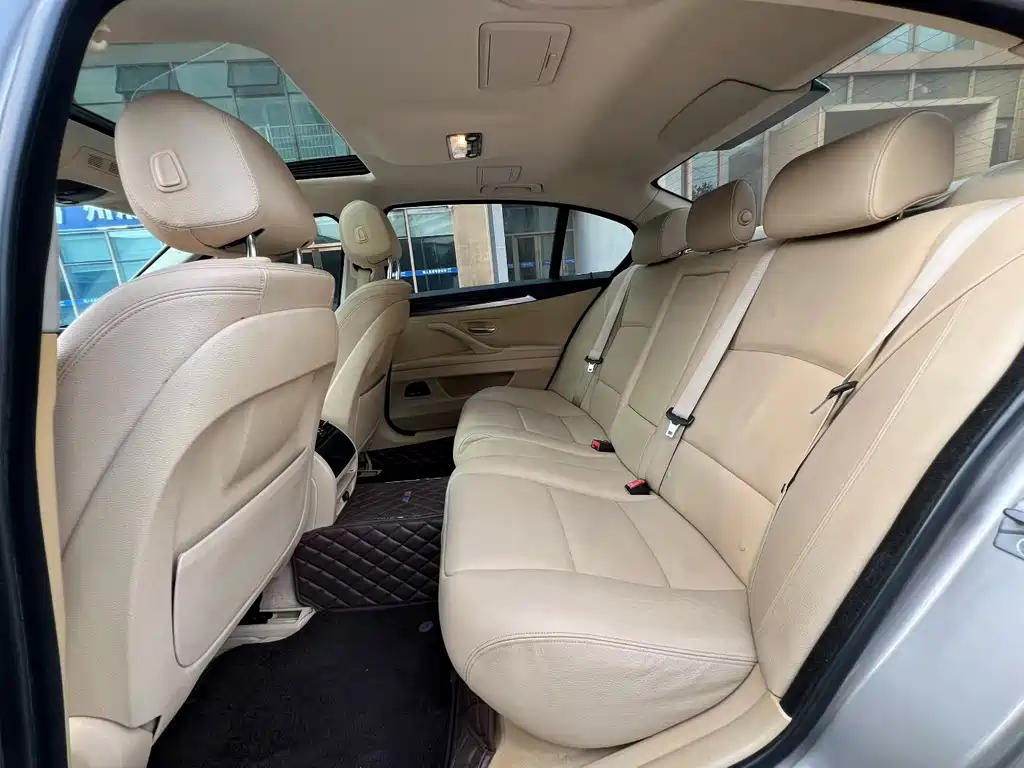 BMW 5 Series — миниатюра 6