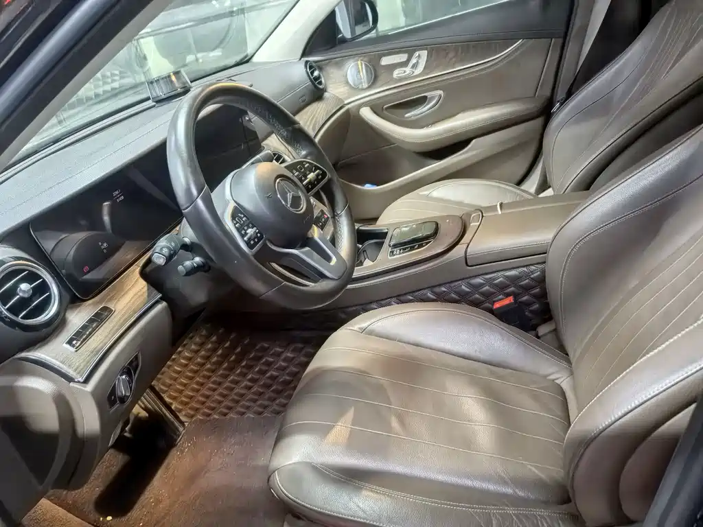 Mercedes-Benz E-Class — миниатюра 5