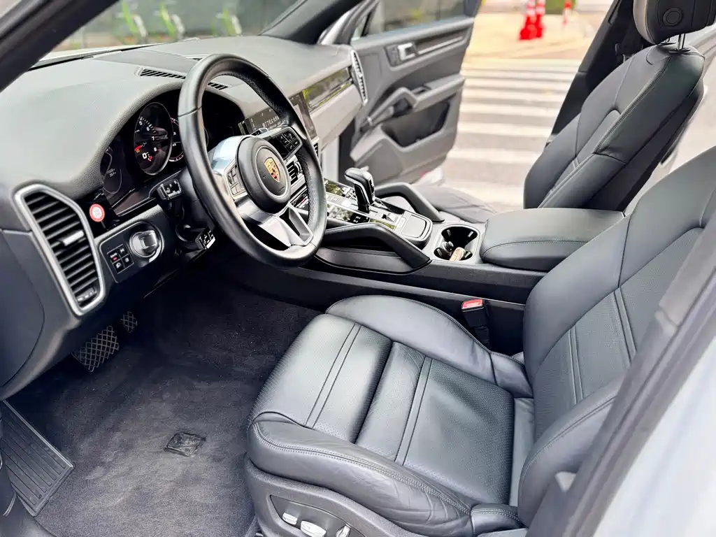 Porsche Cayenne — миниатюра 8