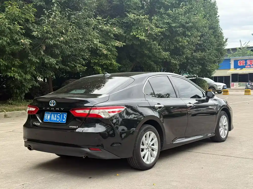 Toyota Camry — миниатюра 9