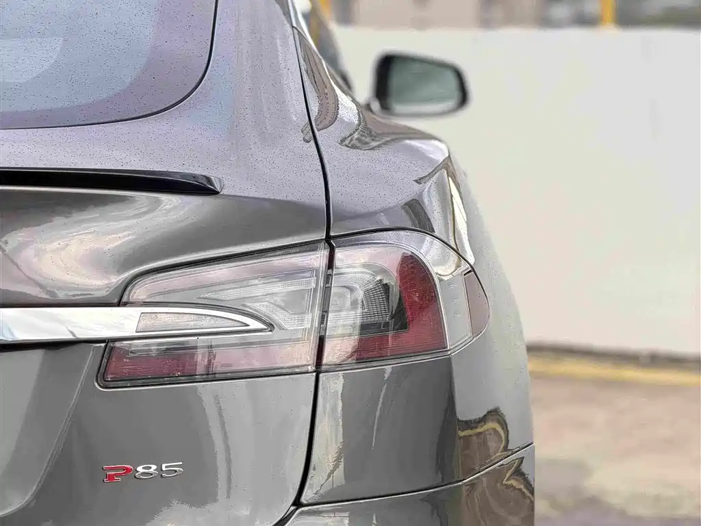 Tesla Model S — миниатюра 10