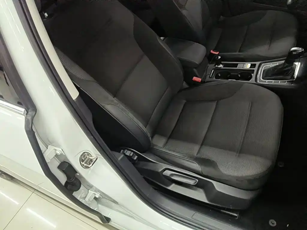 Volkswagen Golf — миниатюра 25