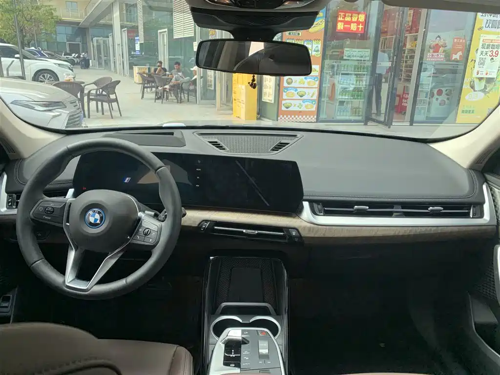 BMW iX1 — миниатюра 5