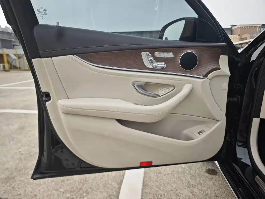 Mercedes-Benz E-Class — миниатюра 8