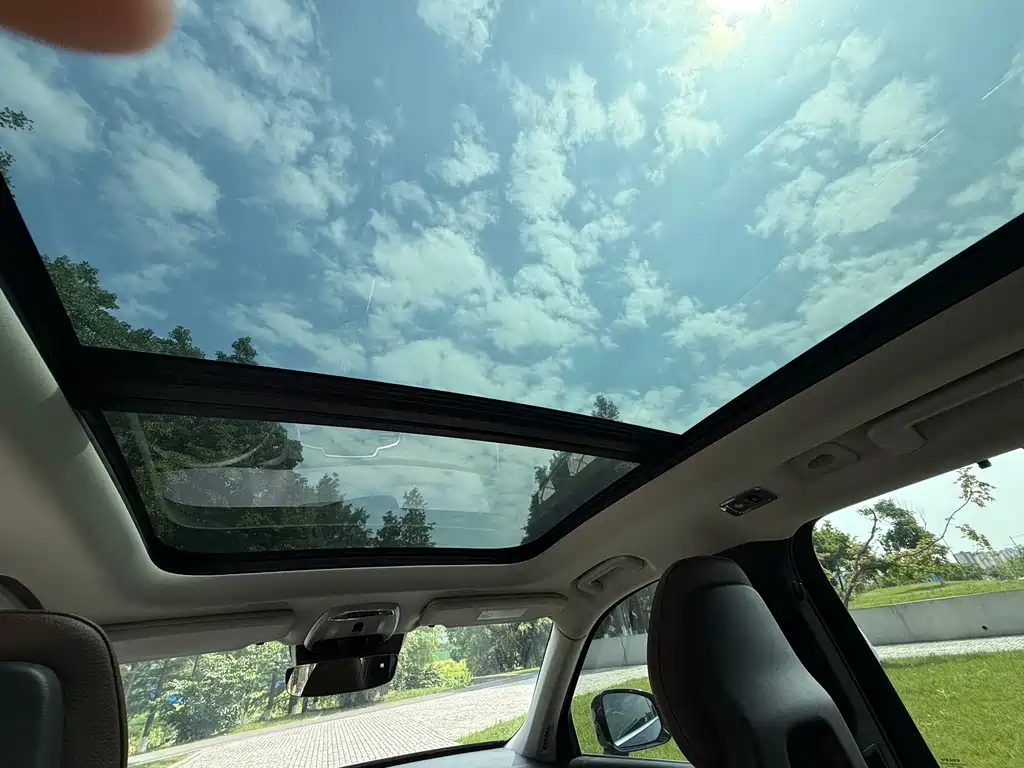 Volvo XC90 2018 T6 5 мест