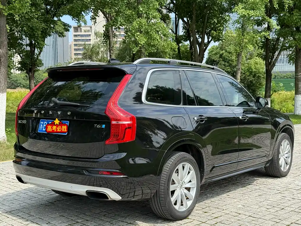 Volvo XC90 2018 T6 5 мест